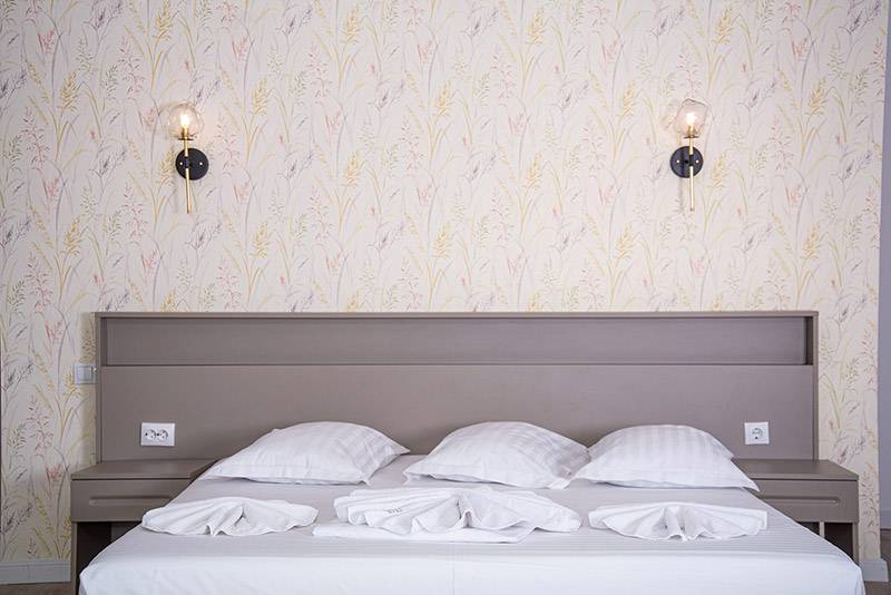 Cameră de hotel cu mobilier la comandă, Hotel Paradise Mila 23